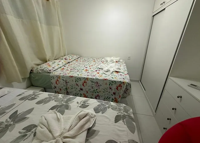 Flat Guarajuba 4 Quartos Terreo A Beira Mar - Pe Na Areia - Governanca Com Arrumadeira E Wi Fi Inclusos