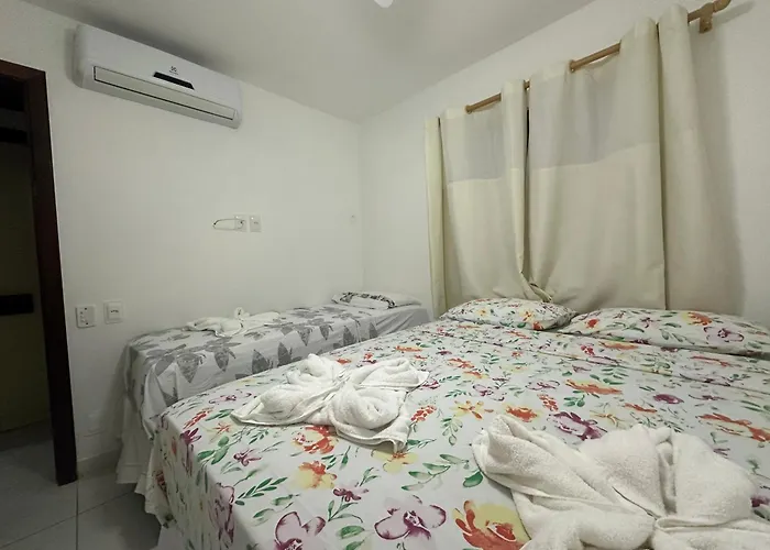 Flat Guarajuba 4 Quartos Terreo A Beira Mar - Pe Na Areia - Governanca Com Arrumadeira E Wi Fi Inclusos