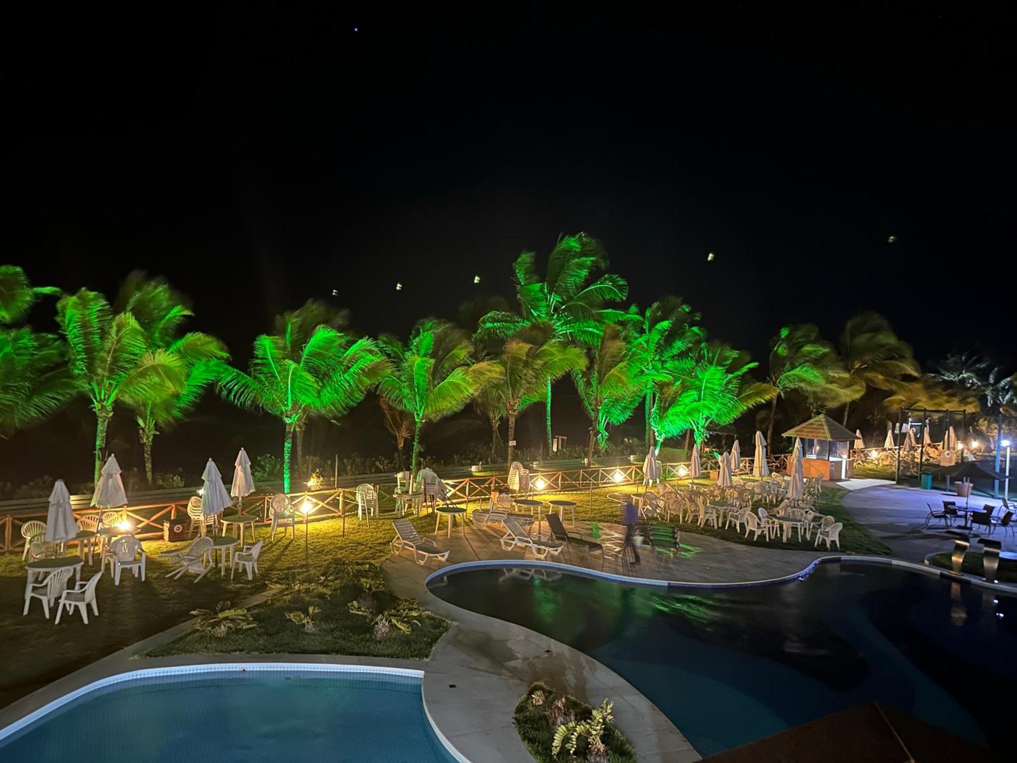 Flat Guarajuba 4 Quartos Terreo A Beira Mar - Pe Na Areia - Governanca Com Arrumadeira E Wi Fi Inclusos Apartment Camassari