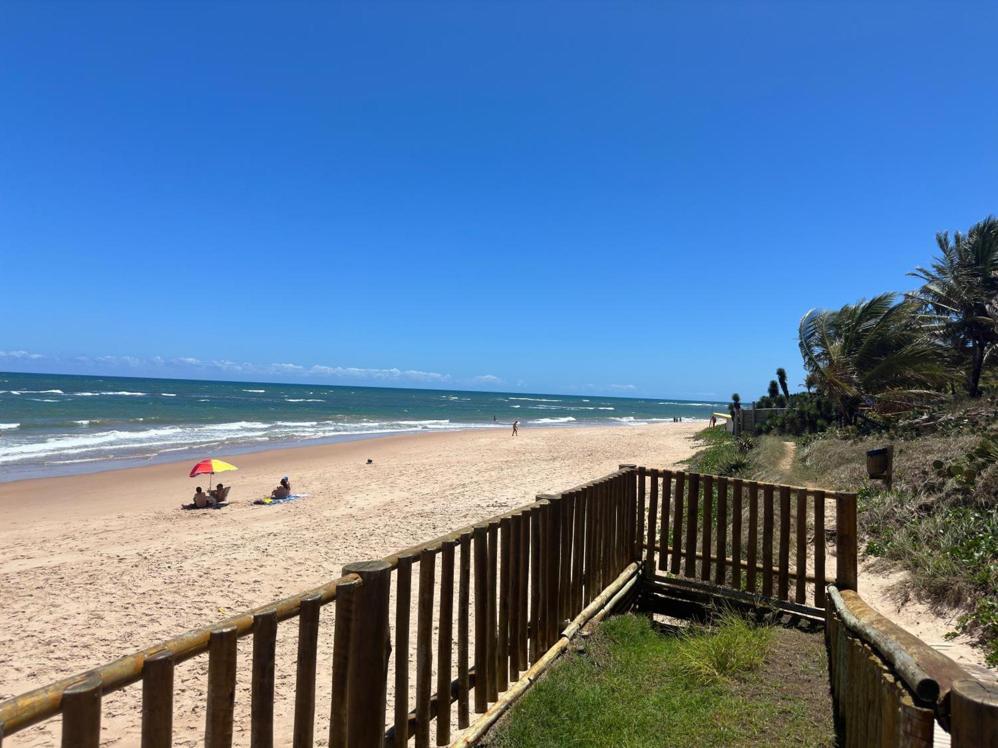 Flat Guarajuba 4 Quartos Terreo A Beira Mar - Pe Na Areia - Governanca Com Arrumadeira E Wi Fi Inclusos * Camassari