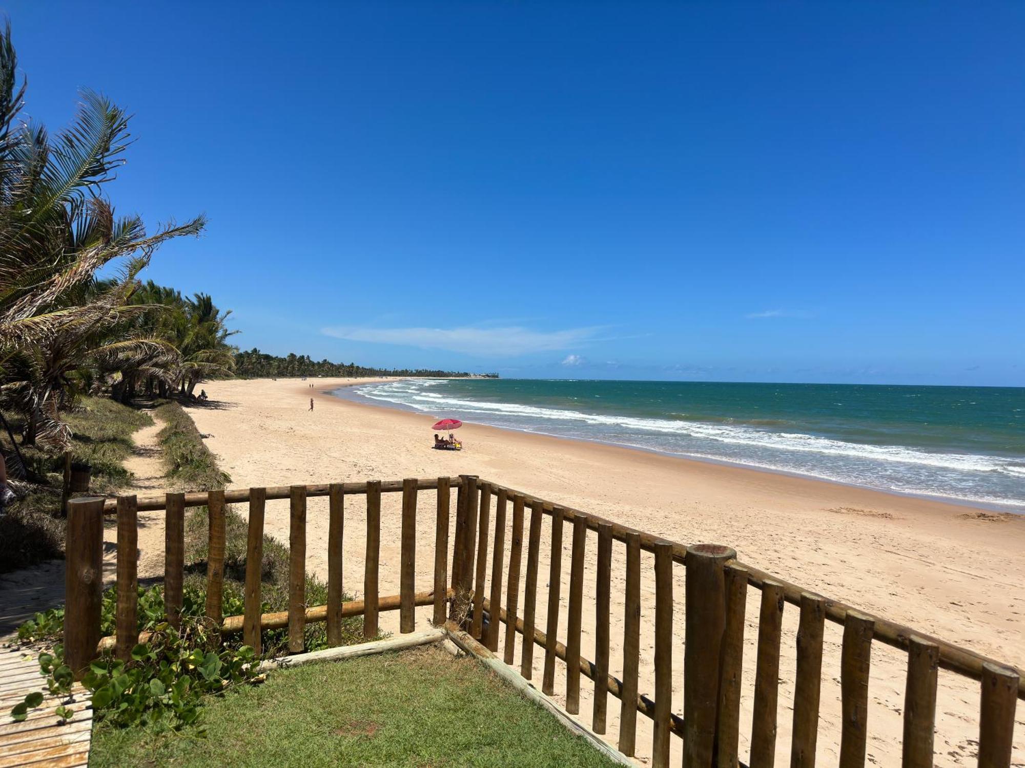 Flat Guarajuba 4 Quartos Terreo A Beira Mar - Pe Na Areia - Governanca Com Arrumadeira E Wi Fi Inclusos *