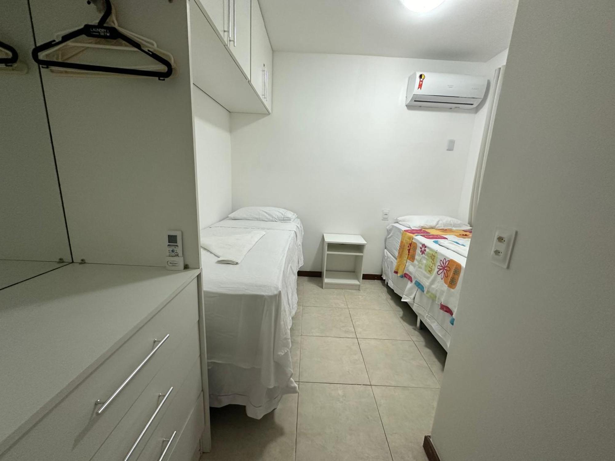 Flat Guarajuba 4 Quartos Terreo A Beira Mar - Pe Na Areia - Governanca Com Arrumadeira E Wi Fi Inclusos Apartment