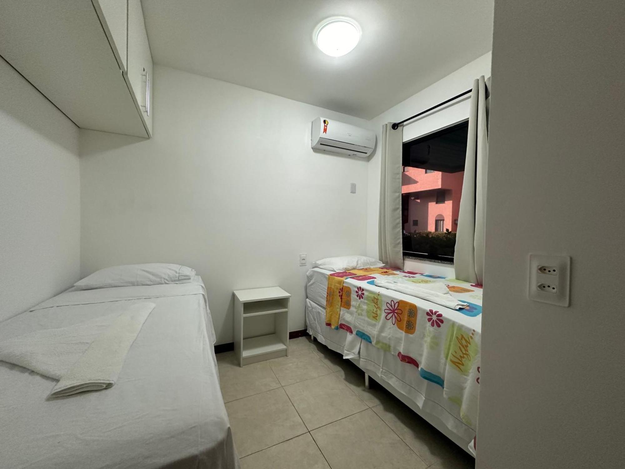 Apartment Flat Guarajuba 4 Quartos Terreo A Beira Mar - Pe Na Areia - Governanca Com Arrumadeira E Wi Fi Inclusos Camassari