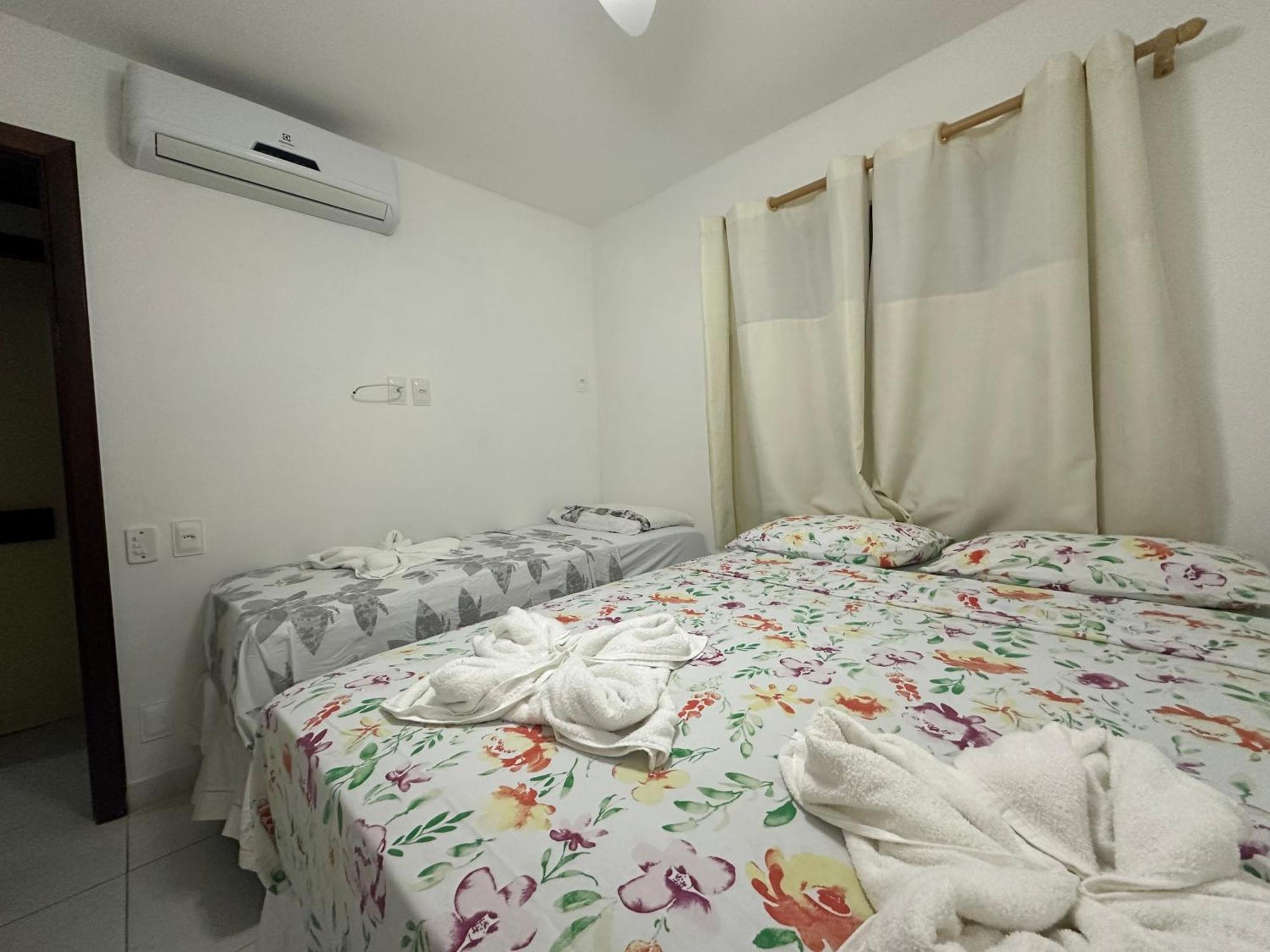 Flat Guarajuba 4 Quartos Terreo A Beira Mar - Pe Na Areia - Governanca Com Arrumadeira E Wi Fi Inclusos