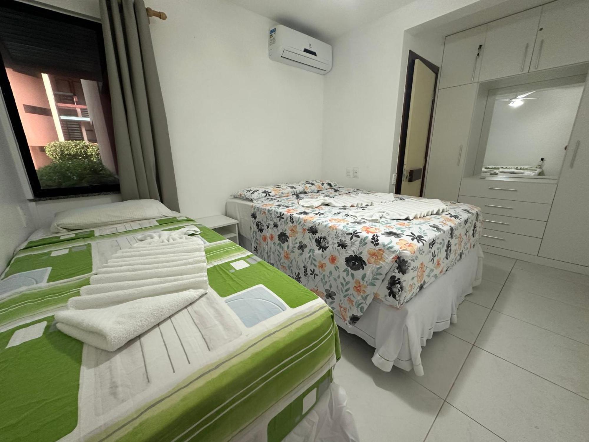 Apartment Flat Guarajuba 4 Quartos Terreo A Beira Mar - Pe Na Areia - Governanca Com Arrumadeira E Wi Fi Inclusos