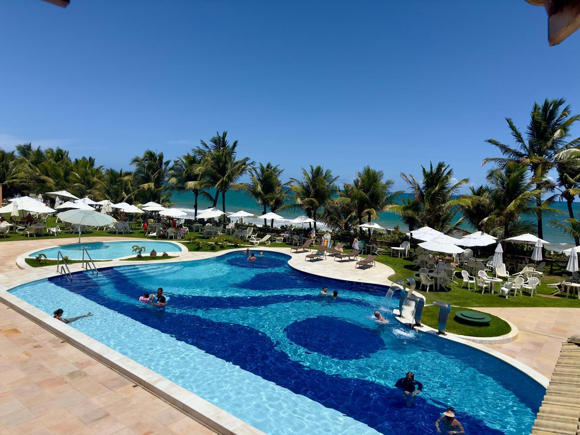 Flat Guarajuba 4 Quartos Terreo A Beira Mar - Pe Na Areia - Governanca Com Arrumadeira E Wi Fi Inclusos