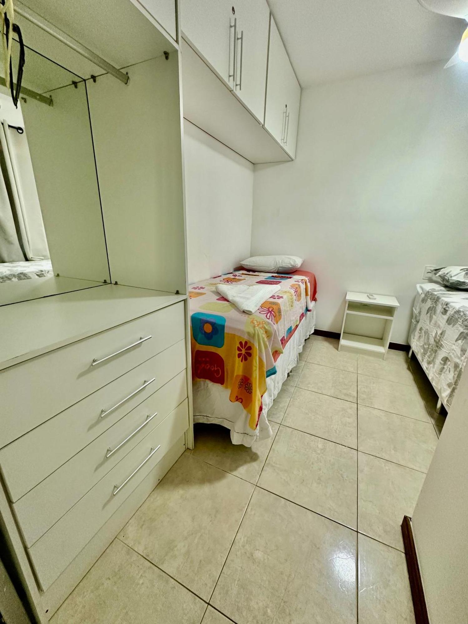 Apartment Flat Guarajuba 4 Quartos Terreo A Beira Mar - Pe Na Areia - Governanca Com Arrumadeira E Wi Fi Inclusos
