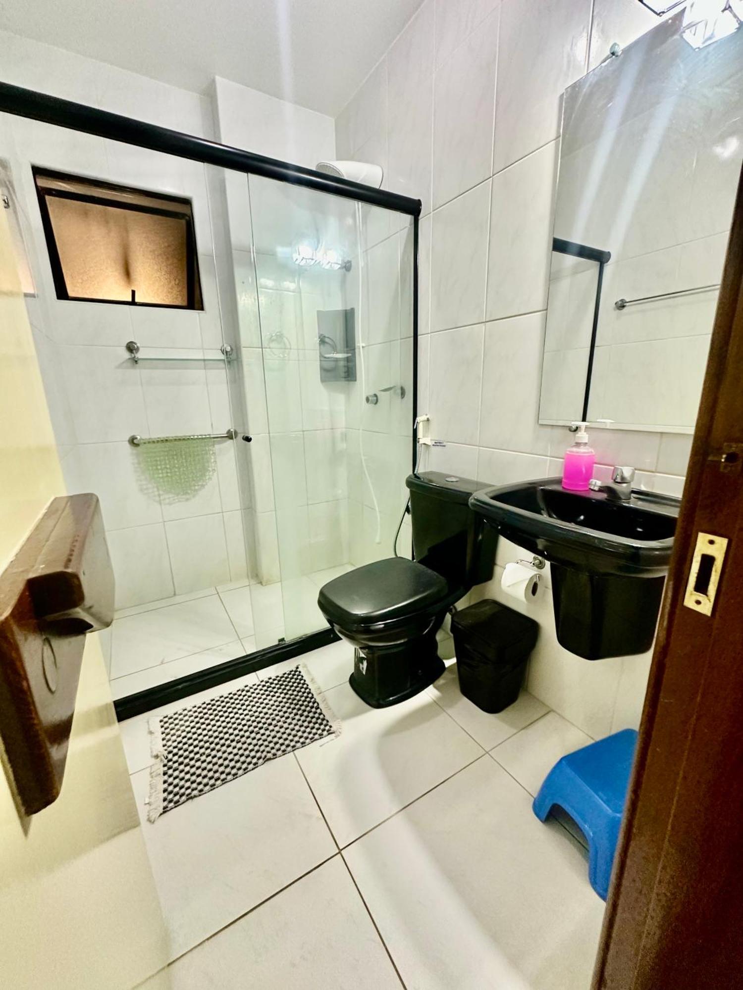 Flat Guarajuba 4 Quartos Terreo A Beira Mar - Pe Na Areia - Governanca Com Arrumadeira E Wi Fi Inclusos Apartment *