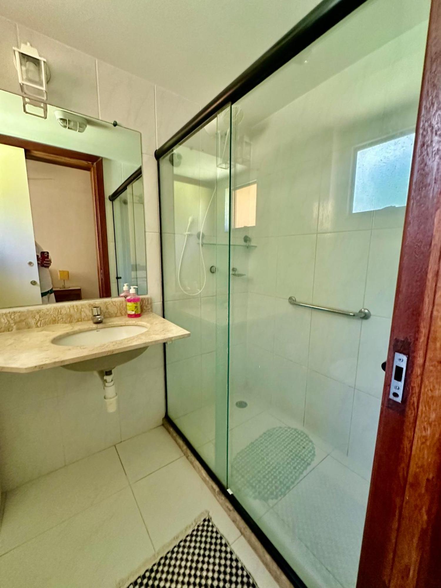 Apartment Flat Guarajuba 4 Quartos Terreo A Beira Mar - Pe Na Areia - Governanca Com Arrumadeira E Wi Fi Inclusos