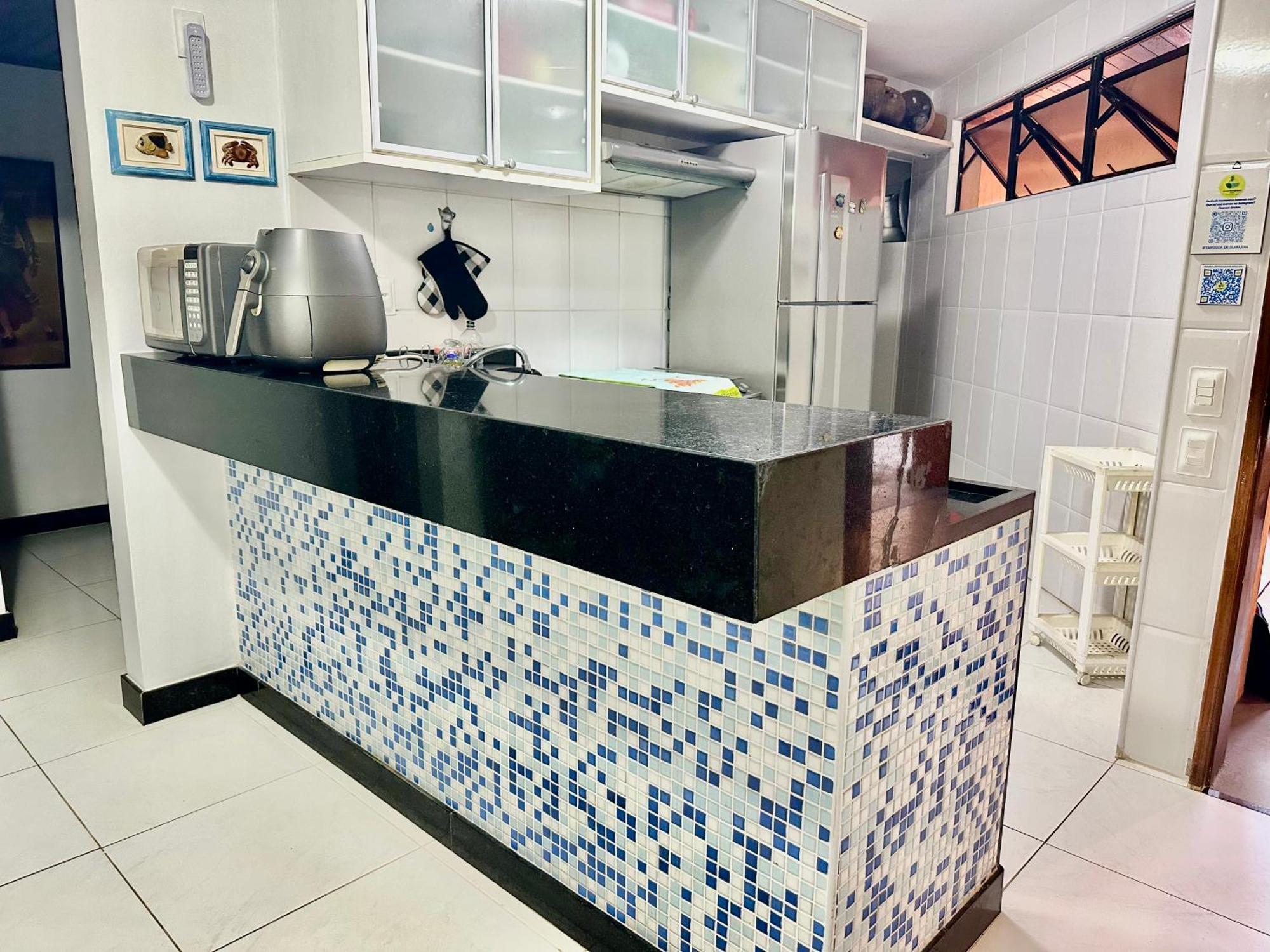 Flat Guarajuba 4 Quartos Terreo A Beira Mar - Pe Na Areia - Governanca Com Arrumadeira E Wi Fi Inclusos