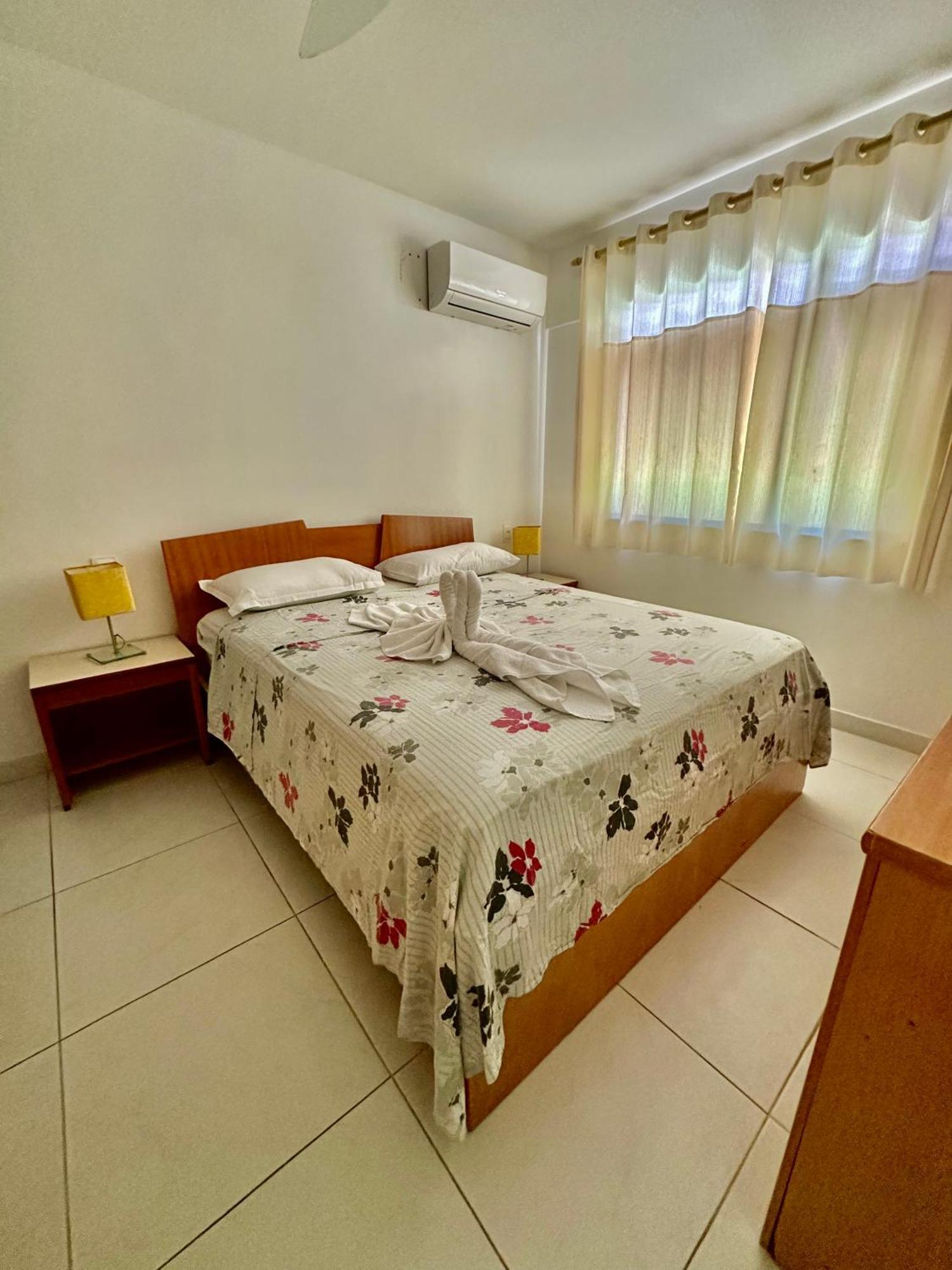Apartment Flat Guarajuba 4 Quartos Terreo A Beira Mar - Pe Na Areia - Governanca Com Arrumadeira E Wi Fi Inclusos